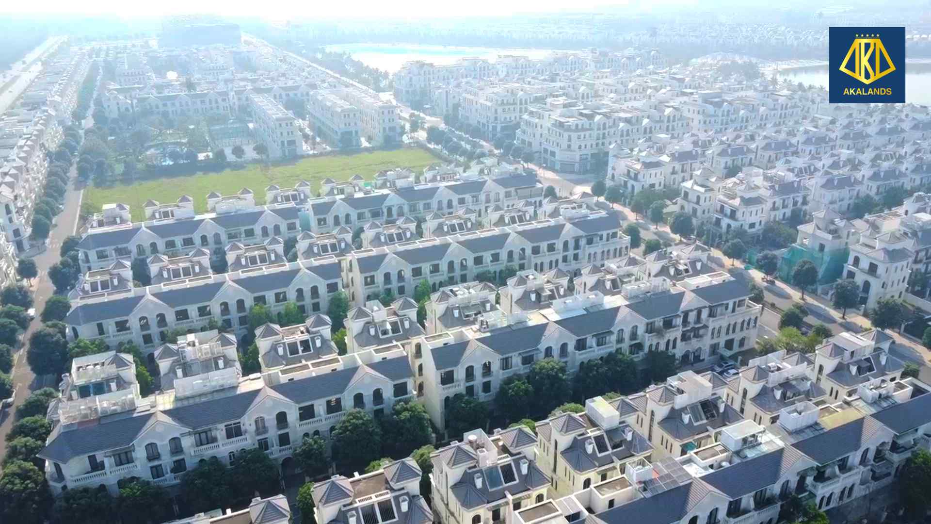Bán liền kề xẻ khe Sao biển 2 Vinhomes Gia Lâm view vườn hoa 114m2 mặt tiền 9,5m